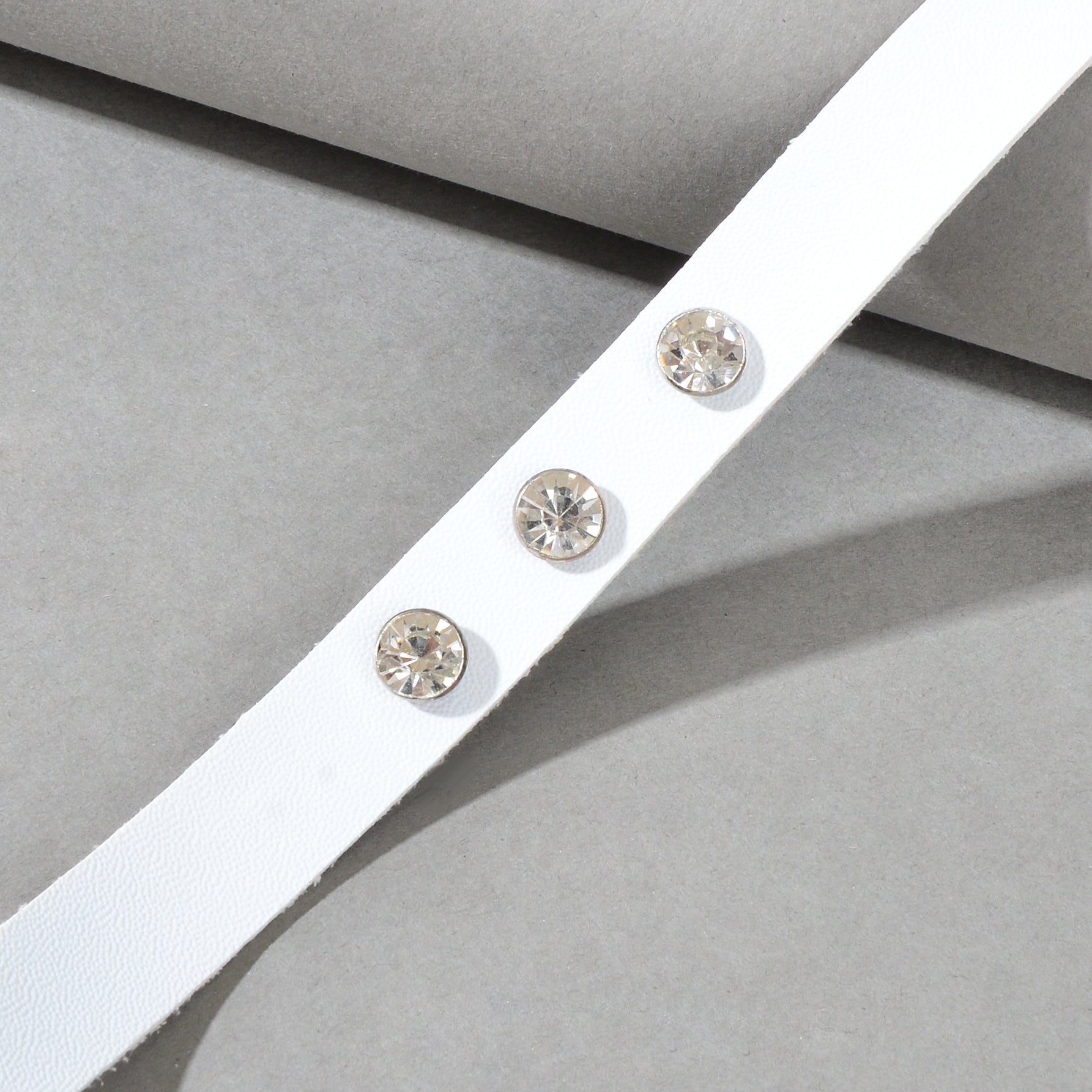 Punk Grunge Collar 90s Rhinestone White Pu Leather Short Choker Necklace